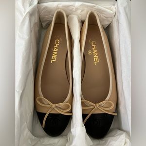 Chanel cap toe ballet flat in beige and black size 37